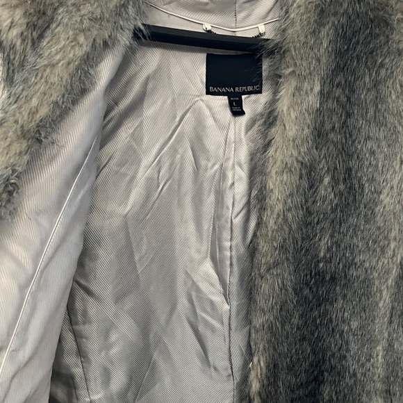 Banana Republic Gray Faux Fur Vest - Picture 5 of 6